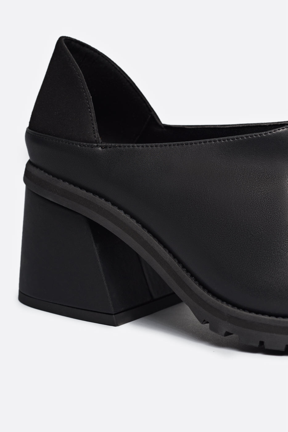 BLACK PUMPS