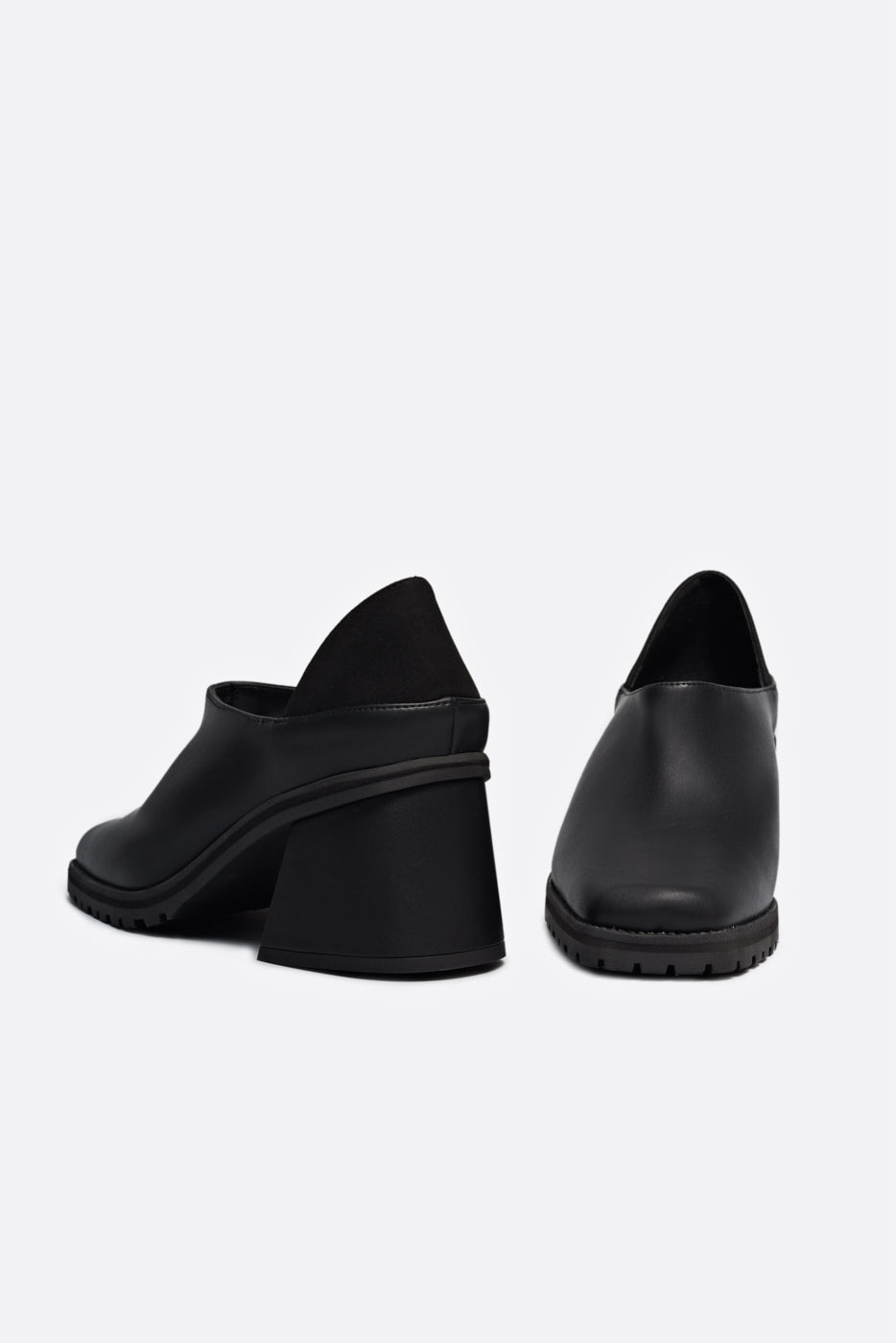 BLACK PUMPS